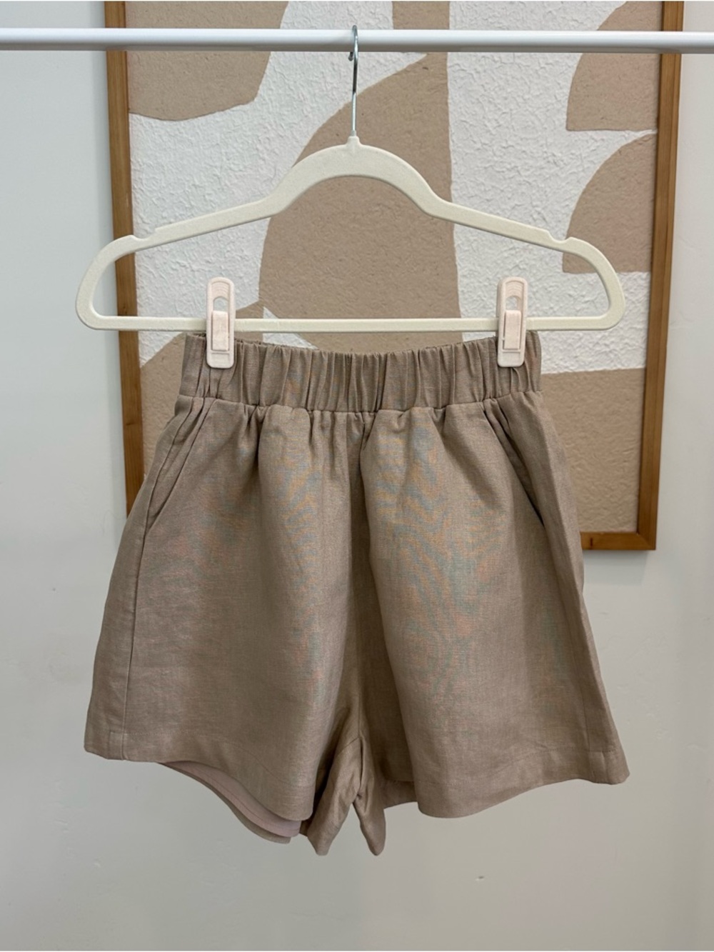 Elastic-Waist Women’s 100% Linen Shorts in Taupe